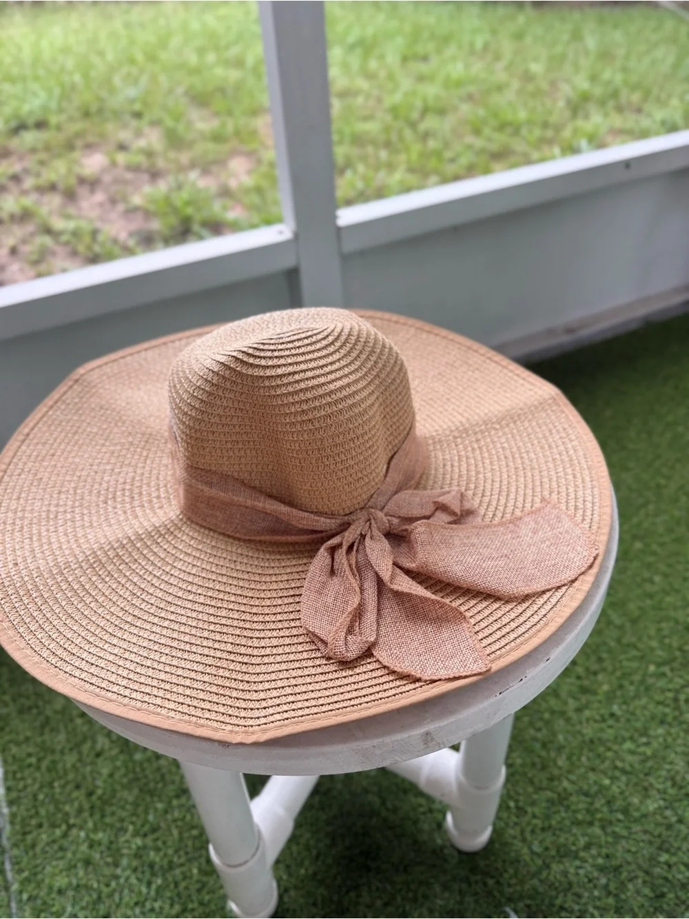 Amazon Essentials Straw Floppy Sun Hat with Bow - Tan